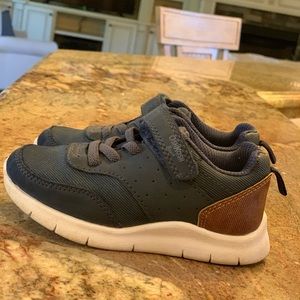 Osh Kosh B’Gosh Boys Tennis Shoes Size 8